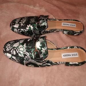 Steve Madden Floral Embroidered Loafers Womens 11